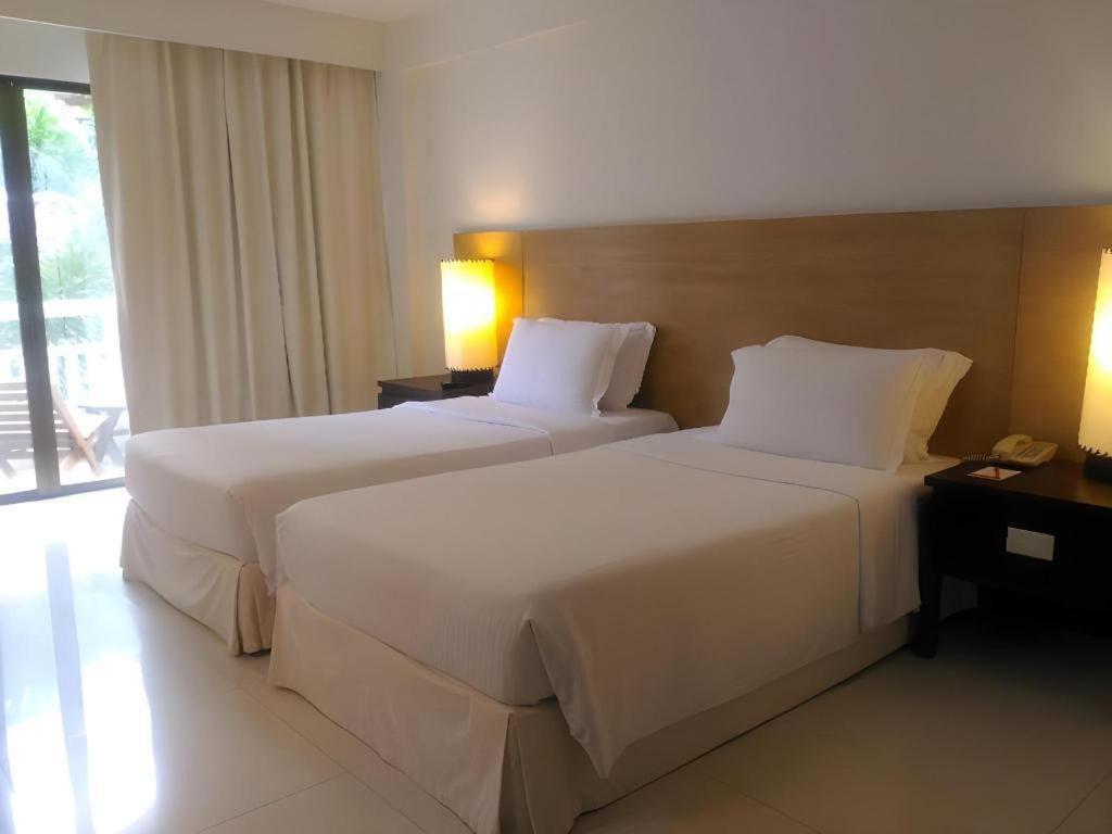 Ramada By Wyndham Phuket Southsea Hotell Karon Exteriör bild