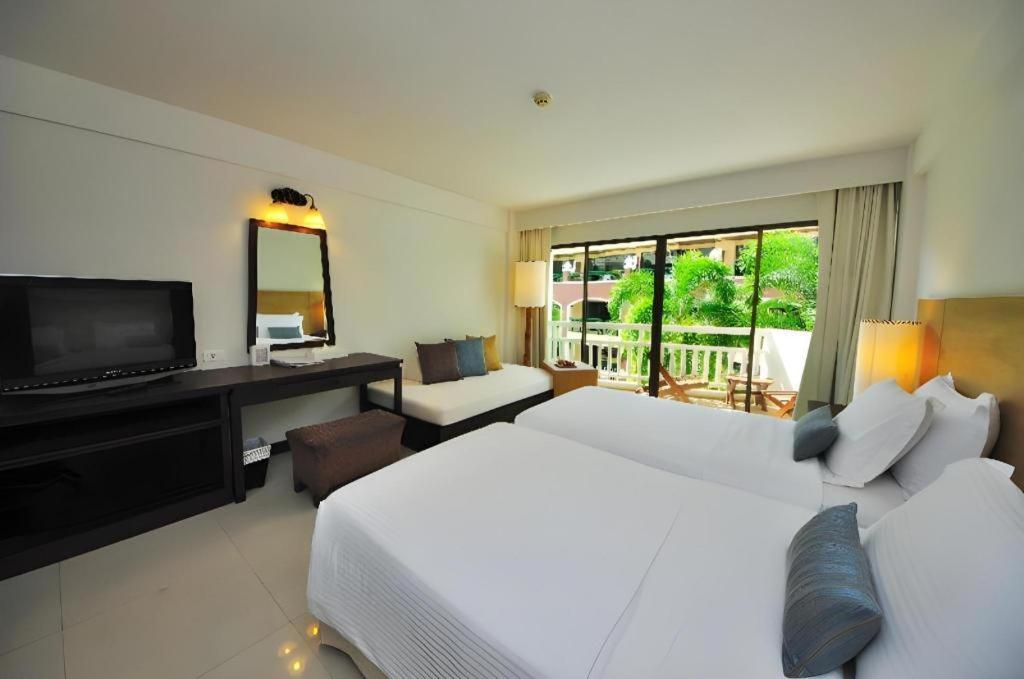 Ramada By Wyndham Phuket Southsea Hotell Karon Exteriör bild