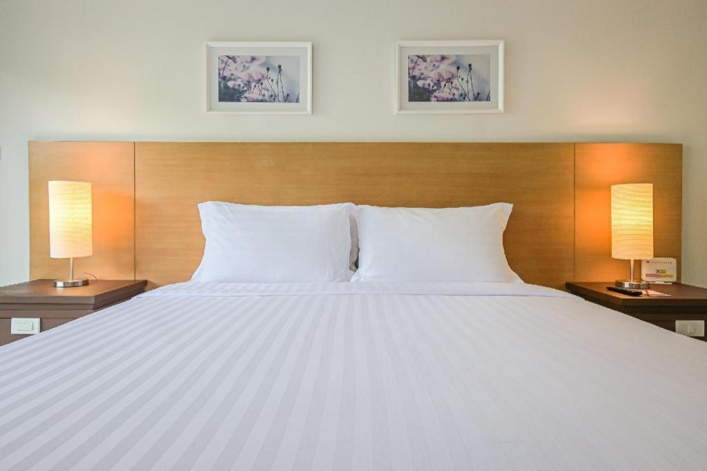 Ramada By Wyndham Phuket Southsea Hotell Karon Exteriör bild