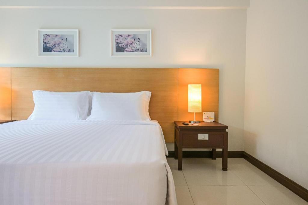 Ramada By Wyndham Phuket Southsea Hotell Karon Exteriör bild
