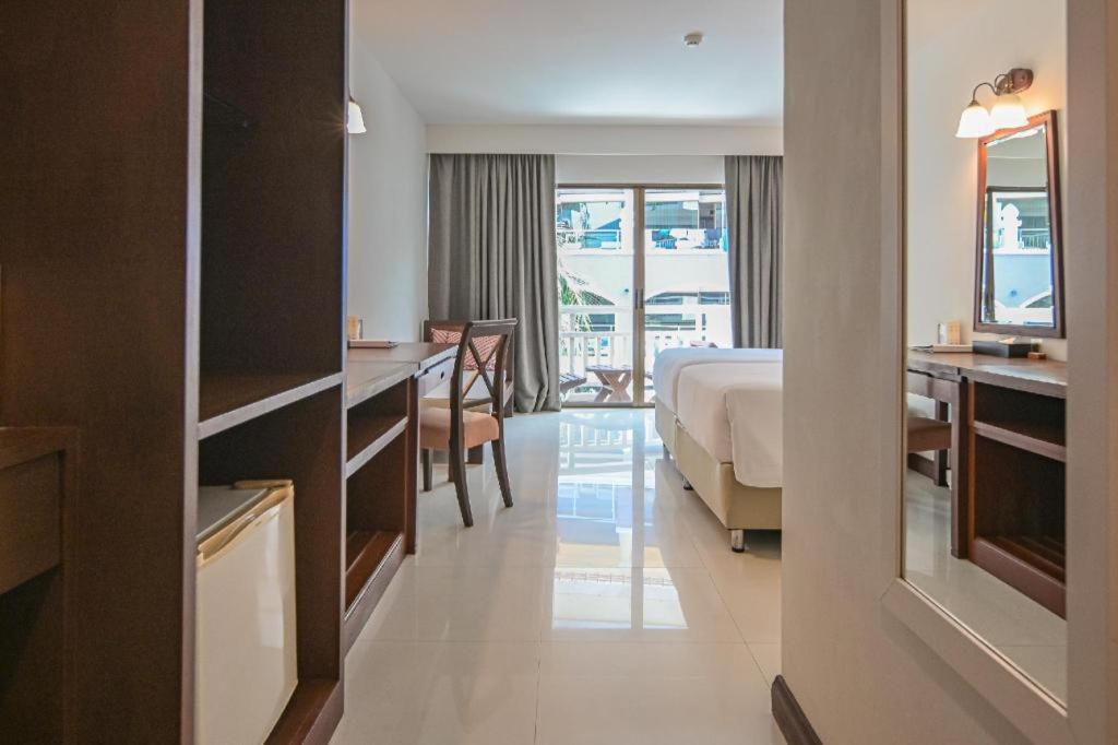 Ramada By Wyndham Phuket Southsea Hotell Karon Exteriör bild