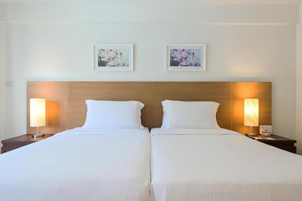 Ramada By Wyndham Phuket Southsea Hotell Karon Exteriör bild