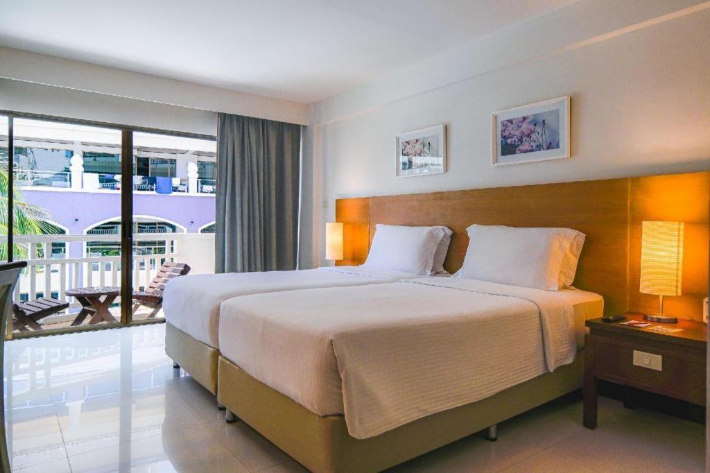 Ramada By Wyndham Phuket Southsea Hotell Karon Exteriör bild