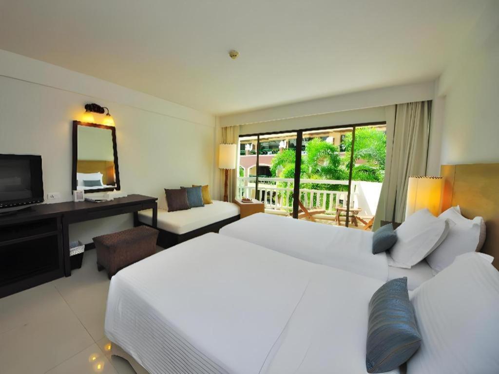 Ramada By Wyndham Phuket Southsea Hotell Karon Exteriör bild