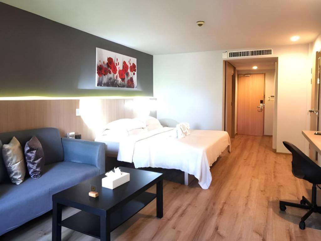 Ramada By Wyndham Phuket Southsea Hotell Karon Exteriör bild