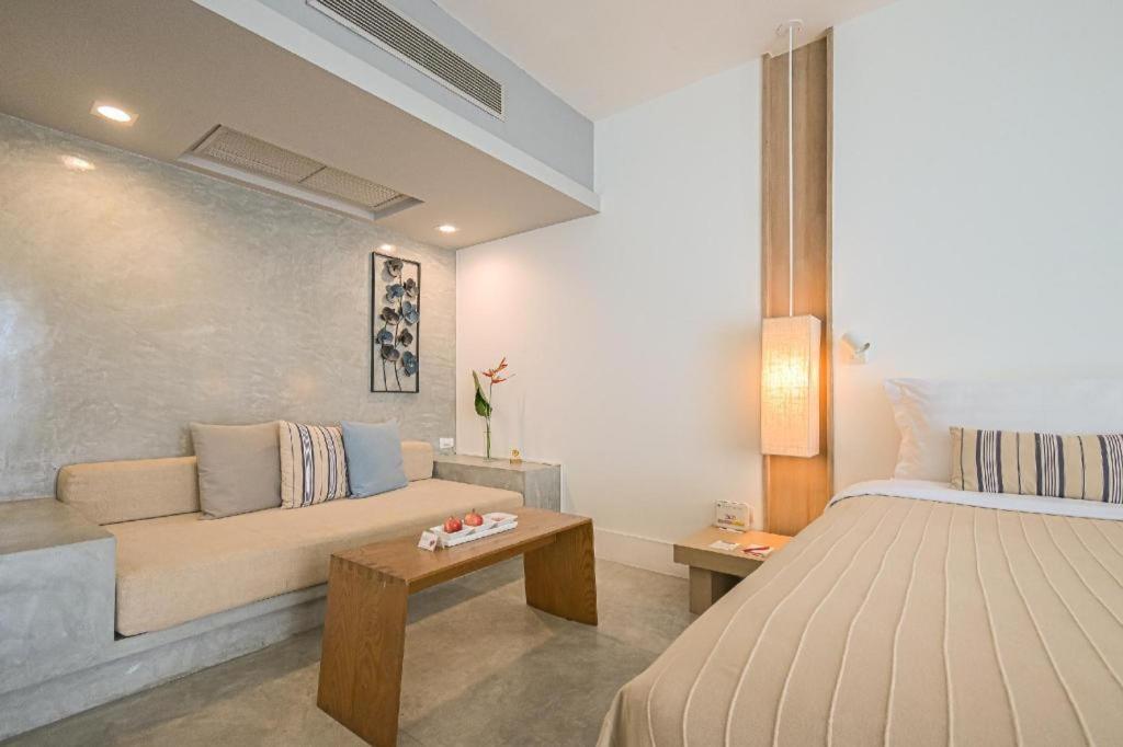 Ramada By Wyndham Phuket Southsea Hotell Karon Exteriör bild