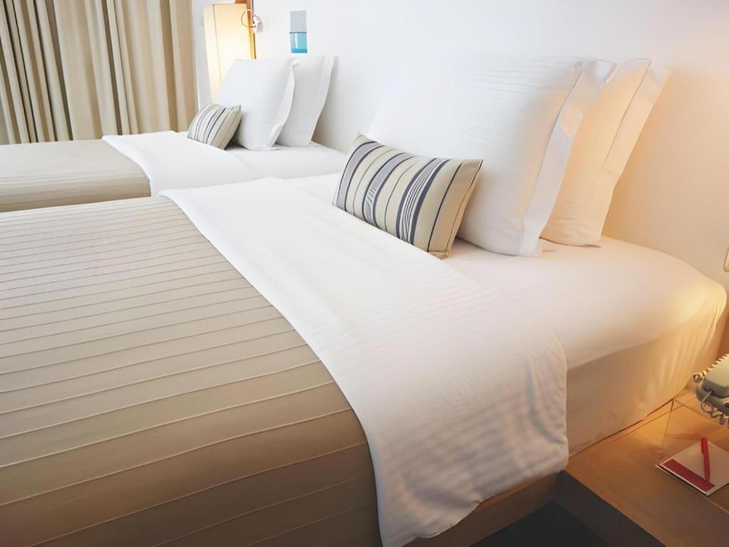 Ramada By Wyndham Phuket Southsea Hotell Karon Exteriör bild