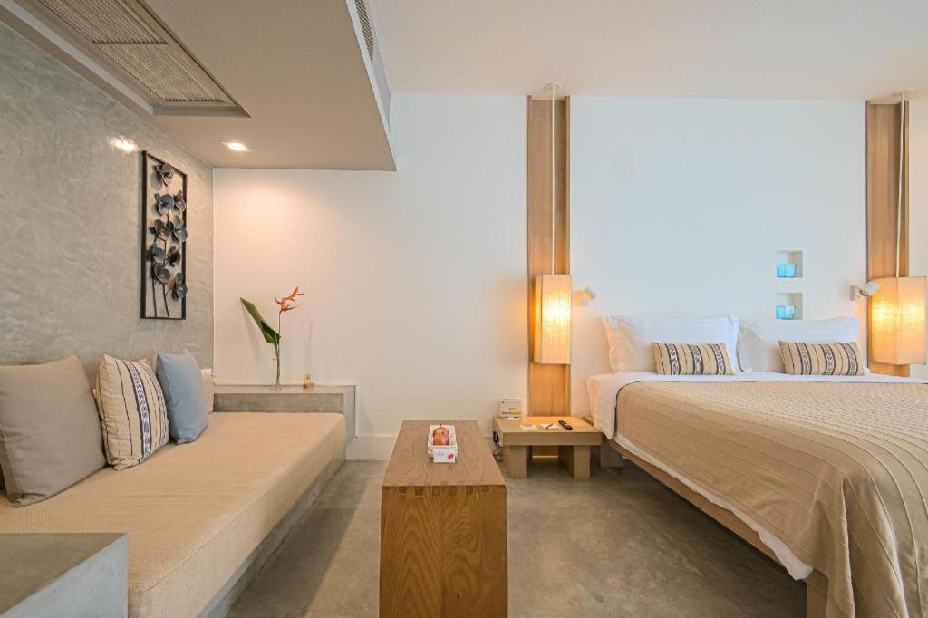Ramada By Wyndham Phuket Southsea Hotell Karon Exteriör bild