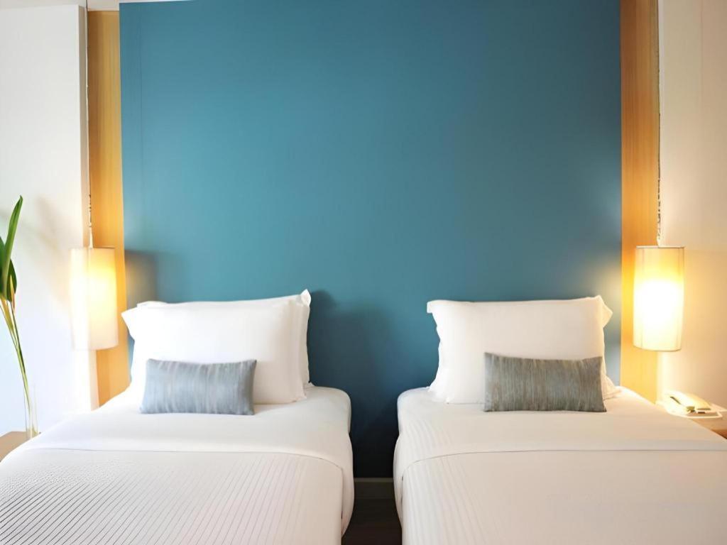 Ramada By Wyndham Phuket Southsea Hotell Karon Exteriör bild