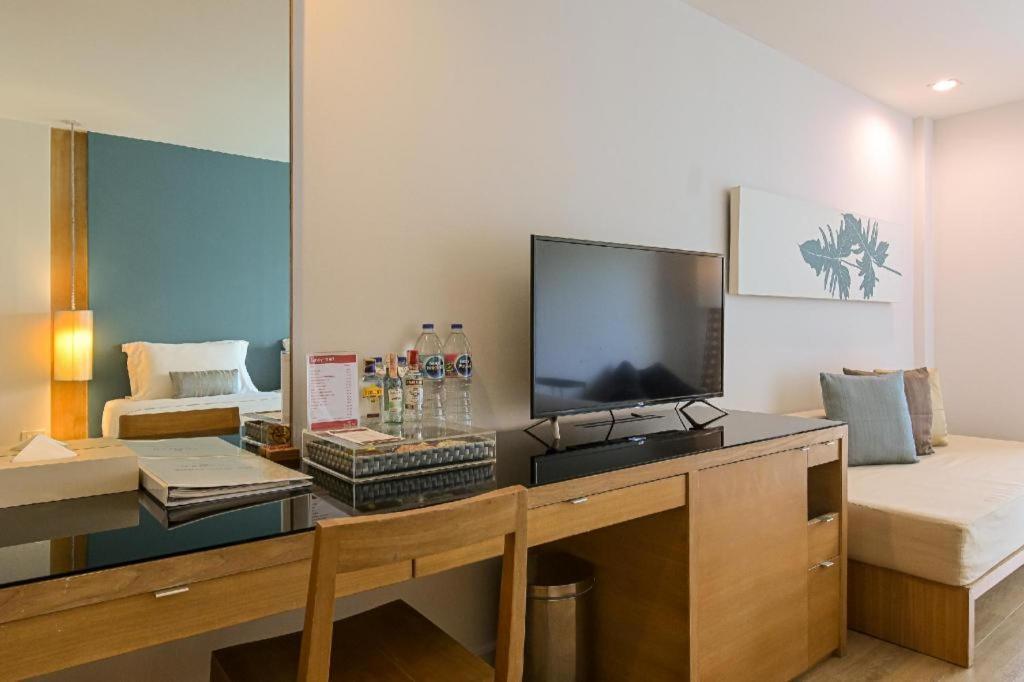 Ramada By Wyndham Phuket Southsea Hotell Karon Exteriör bild