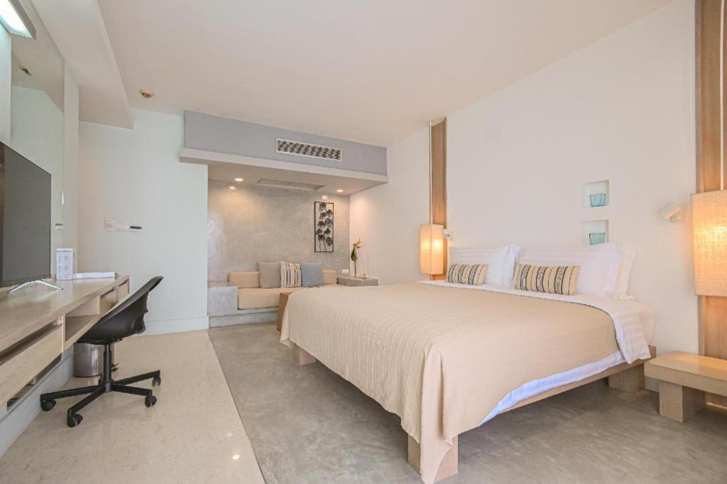 Ramada By Wyndham Phuket Southsea Hotell Karon Exteriör bild