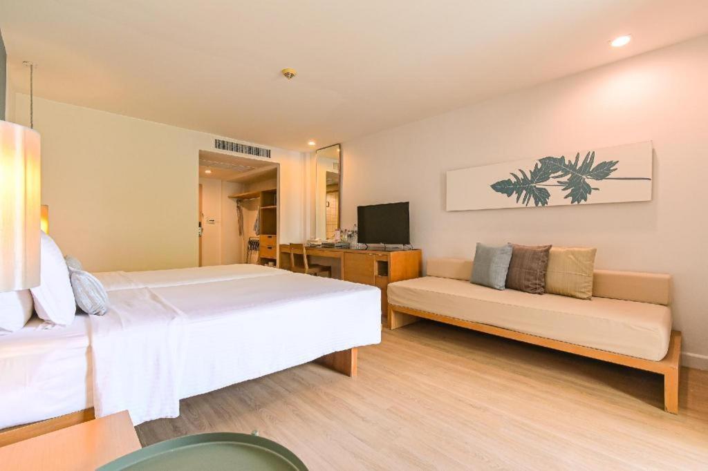 Ramada By Wyndham Phuket Southsea Hotell Karon Exteriör bild