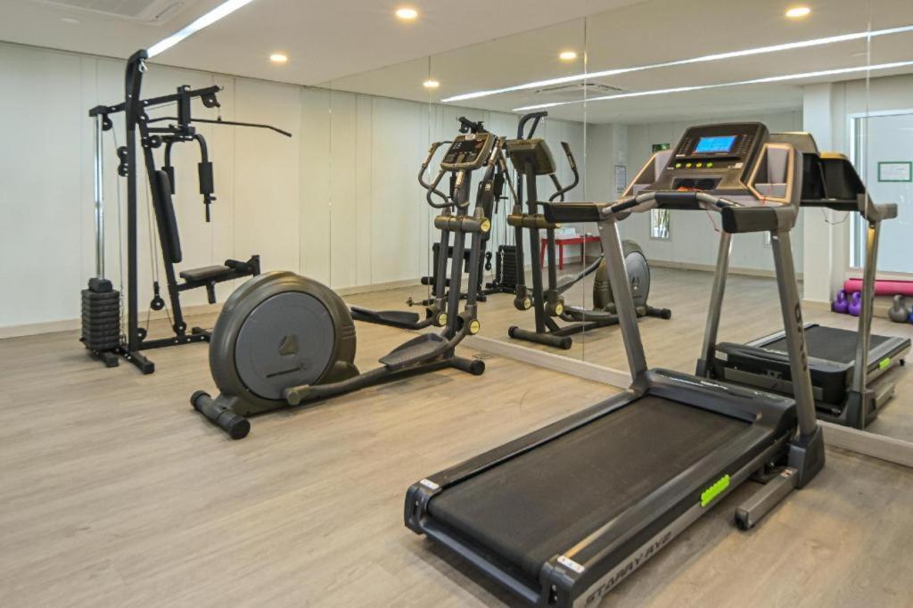 Ramada By Wyndham Phuket Southsea Hotell Karon Exteriör bild