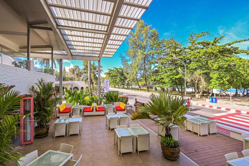 Ramada By Wyndham Phuket Southsea Hotell Karon Exteriör bild